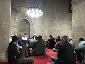 Bitlis’te Kadir Gecesinde vatandaşlar camilere akın etti