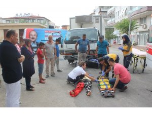 Manavgat’ta motosiklet kamyonetin altında kaldı: 2 yaralı