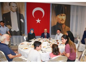 Vali Demirtaş, şehit aileleri onuruna düzenlenen iftara katıldı