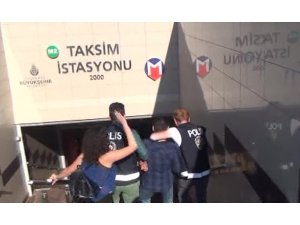 (Özeel) Taksim Metrosunda tacizcisine tokat attı