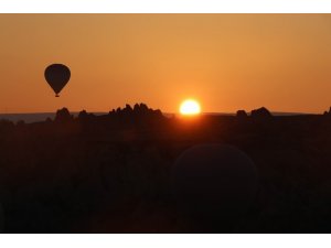 Kapadokya’da balonlar 3 gün aradan sonra yeniden havalandı