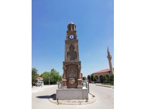 Aslanapa’da saat kulesi inşaatı tamamlandı