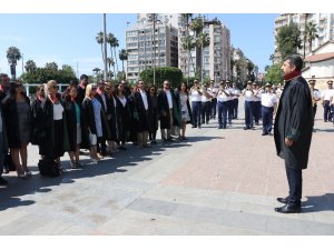 Avukatlar Atatürk anıtına çelenk sundu
