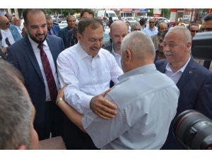 Bakan Veysel Eroğlu, Dinar ilçesinde çarşı esnafını ziyaret etti