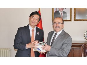 Japonya’nın Türkiye Büyükelçisi Miyajima Trabzon’da ziyaretlerde bulunuyor