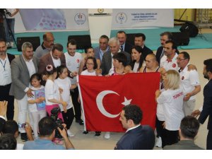 Başbakan Yıldırım, İzmir’de özel sporcularla buluştu