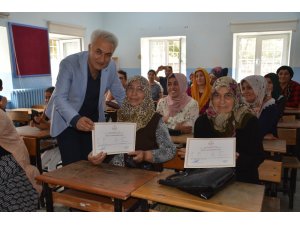 “Okuma Yazma Seferberliği” kursiyerleri sertifika aldı