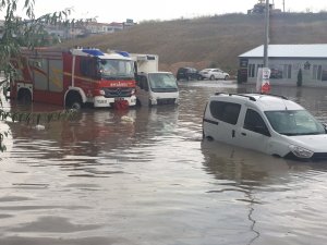 Başkent’te aniden bastıran yağış hayatı olumsuz etkiledi