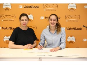 VakıfBank, Melis, Ayça ve Gizem ile devam ediyor