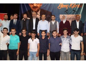 Başbakan Yardımcısı Işık, İYİ Parti’den AK Parti’ye geçen gençlerin rozetlerini taktı