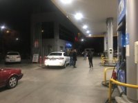 Kayseri’de kısıtlamadan sonra vatandaşlar benzinlik marketlerine koştu