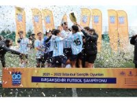 Başakşehir’in yeni şampiyonu kupayı kaldırdı