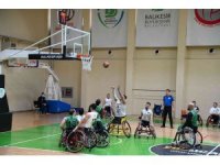 Tekerlekli sandalye basketbol takımı farklı kazandı