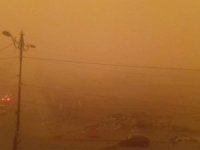 Irak'ta kum fırtınası nedeniyle uçuşlar iptal edildi