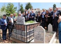 ‘Ahi Baba’ Mustafa  Karagüllü, mezarı başında anıldı