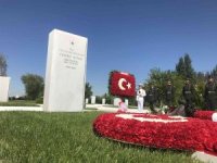 Eski Cumhurbaşkanı Cevdet Sunay, ölüm yıl dönümünde mezarı başında anıldı