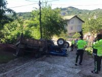 Devrilen traktörün altında kalan sürücü hayatını kaybetti