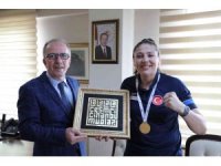 BARÜ mezunu Dünya Şampiyonu Şennur Demir, Rektör Uzun’u ziyaret etti