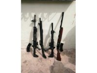 İzmir’de bir evin bahçesinde 4 av tüfeği ele geçirildi