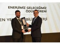 Türkiye Enerji ve Doğal Kaynaklar Zirvesi’nde TİKAV ile Akfen Yenilenebilir Enerji’ye ödül