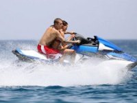 Justin Bieber ve Hailey Bieber çitfi tatil pozlarıyla gündemde