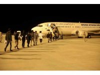 Ağrı’da sınır dışı edilen 273 Afgan göçmen uçakla ülkelerine gönderildi