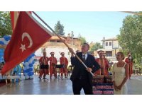 Oğullarına mehterli sünnet yapan İsviçreli babanın Türk bayrağı sevgisi görenleri duygulandırdı