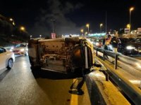 Kağıthane’de meydana gelen trafik kazasında otomobil yan yattı: 1 yaralı