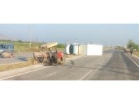 Alaşehir’de traktör ile ticari araç çarpıştı: 2 yaralı