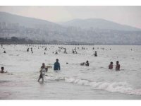 Sıcaktan bunalan vatandaşlar sahillere akın etti
