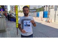 Antalya’dan geldi sokak sokak dolaşıp kayıp kardeşini arıyor