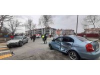 3 araçlı trafik kazası: 1 yaralı