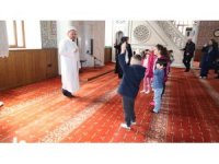 Çocuk sesleri camide yankılandı