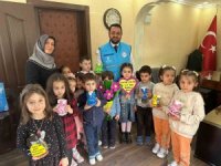 Kur’an Kursu öğrencisi minikler kumbaralarını depremzede akranlarına bağışladı