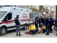 Taksiye çarpmamak için motosikletini deviren sürücü yaralandı