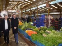 Kaymakam Özderin, pazar esnafını ziyaret etti