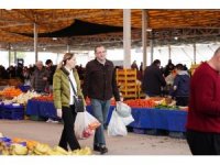 Ayvalık’ta Ergin çiftinden hem alışveriş hem sohbet