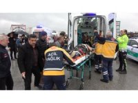 Su birikintisine dalan otomobil tıra çarptı: 3 yaralı