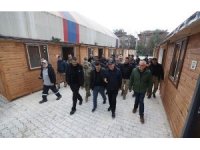 Vali Çelik, Bakan Akar ile birlikte prefabrik çarşıda incelemelerde bulundu