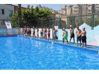 Akdeniz’de açılan kurslarla 3 yılda 10 bin çocuk yüzme öğrendi