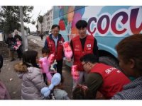 Güney Koreli gönüllüler, çocukları sevindirdi