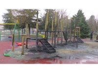 Park Yandı, Oyuncaklar Kül Oldu