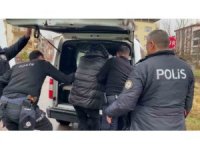 Dini nikahlı eşini bıçakla yaralayıp, araçlara zarar veren şahıs tutuklandı