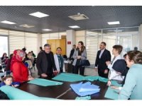 Kaymakam Polat ve Başkan Güler kadınların çalışmalarını yerinde inceledi