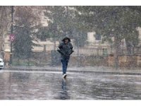 Kışta hasret bırakan kar, Mart ayında Sivaslılara sürpriz yaptı