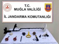 Elindeki tarihi eserleri satamadan yakalandı