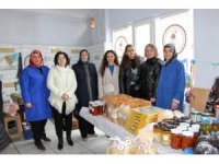 Osmaneli’nde depremzede aileler yararına hayır çarşısı kuruldu