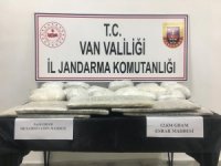 Van’da mezarlık içerisinde 18 kilo uyuşturucu ele geçirildi