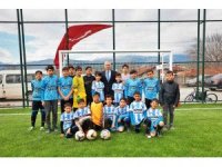 Başkan Zolan çocuklarla futbol oynadı