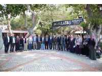 Alanya Belediyesi yaşlıları yemekte ağırladı